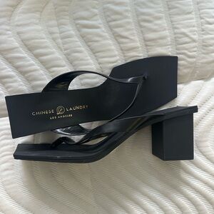 Chinese Laundry Black Thong Heel Sandals